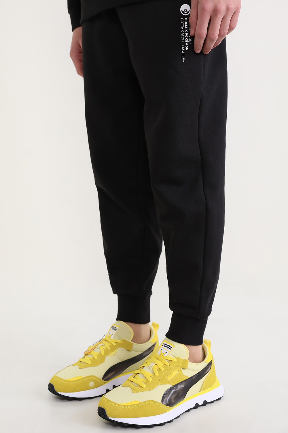 תמונת כל הלוק של פומה X פוקימון נעלי סניקרס פיקאצ'ו